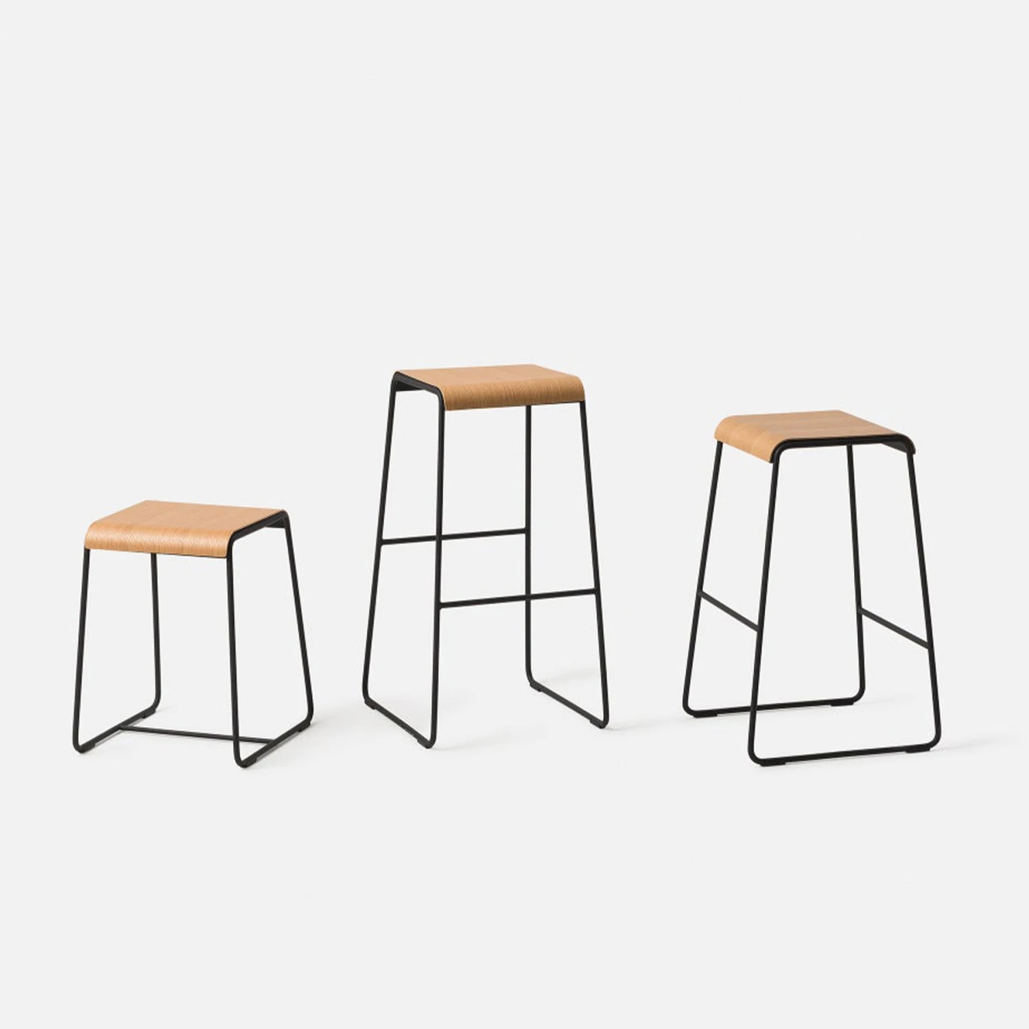S2 Stool 72.5cm - Black/Oak - Image 2
