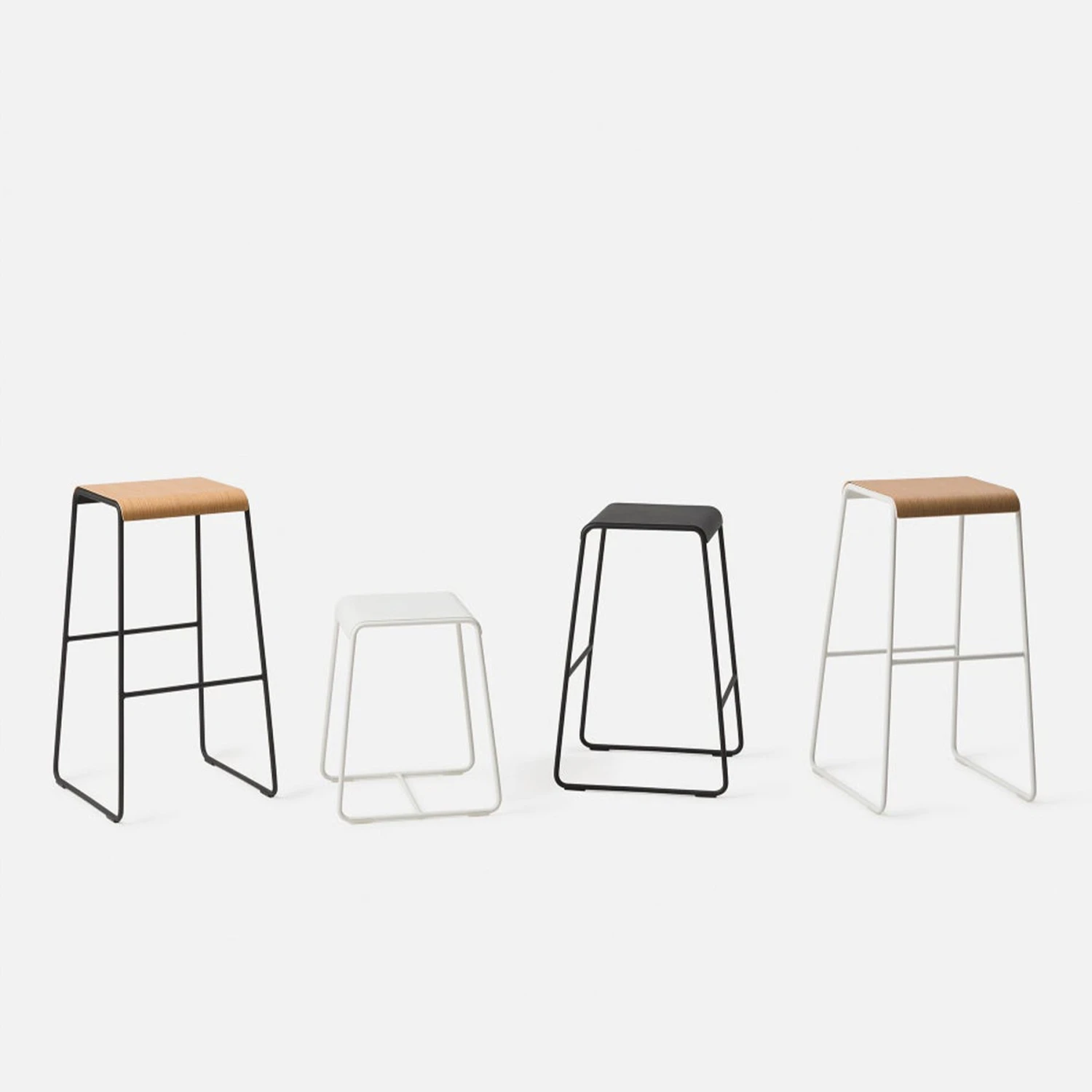 S2 Stool 72.5cm - Black/Oak - Image 3